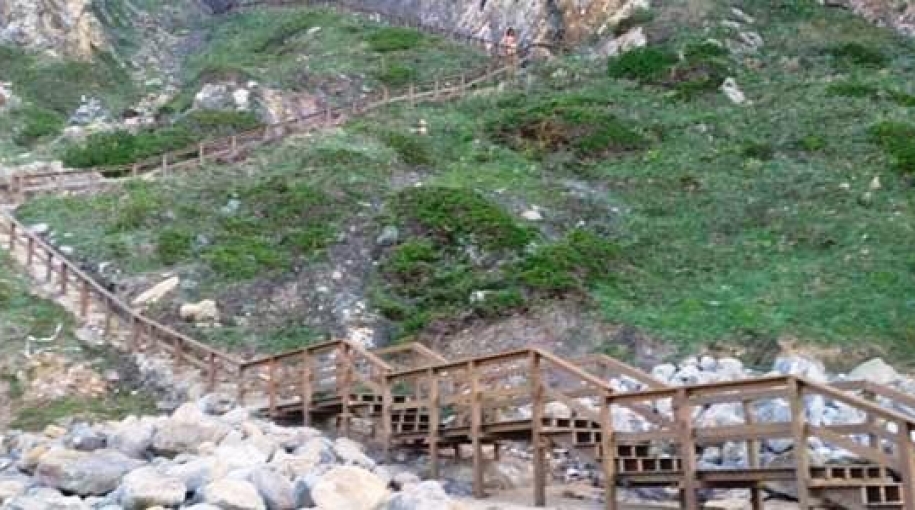 Câmara de Sintra encerra acesso à arriba sul da Praia Grande do Rodízio